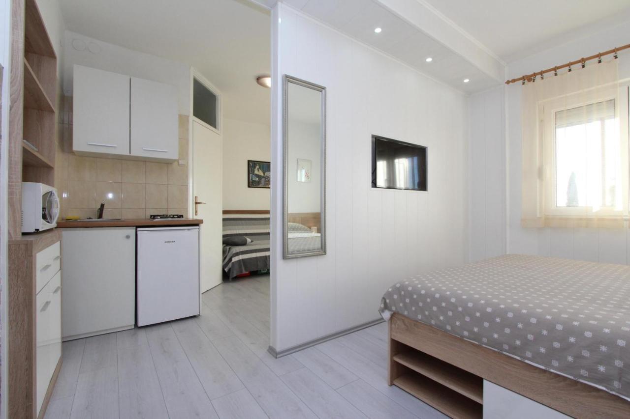 Apartments And Room Eva Rovinj Eksteriør billede